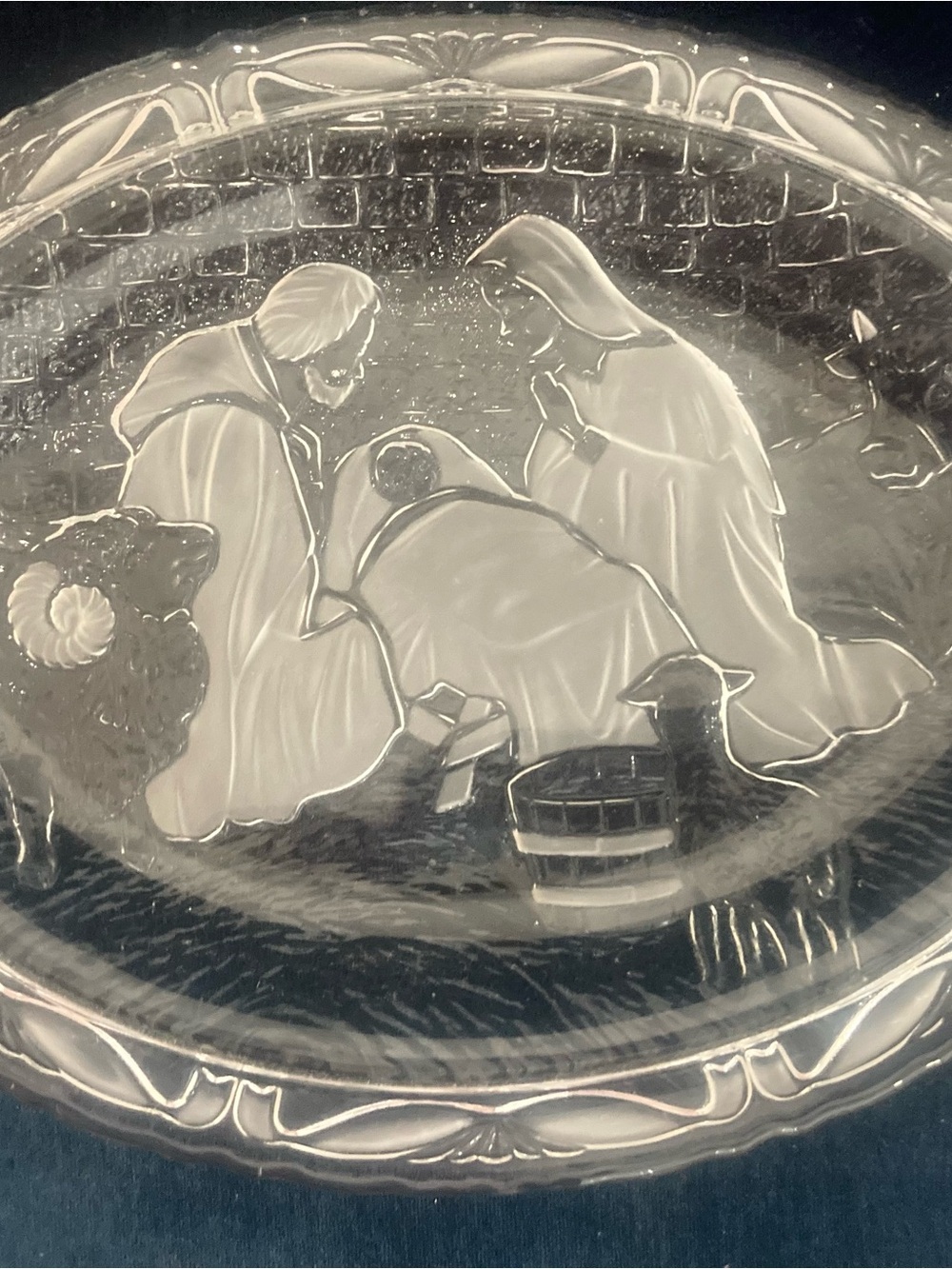 Elegant Clear Glass 3D Nativity Dish - Holiday Home Art